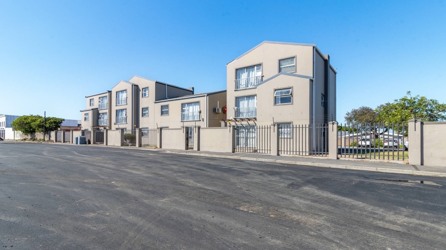 2 Bedroom Property for Sale in Goodwood Central Western Cape